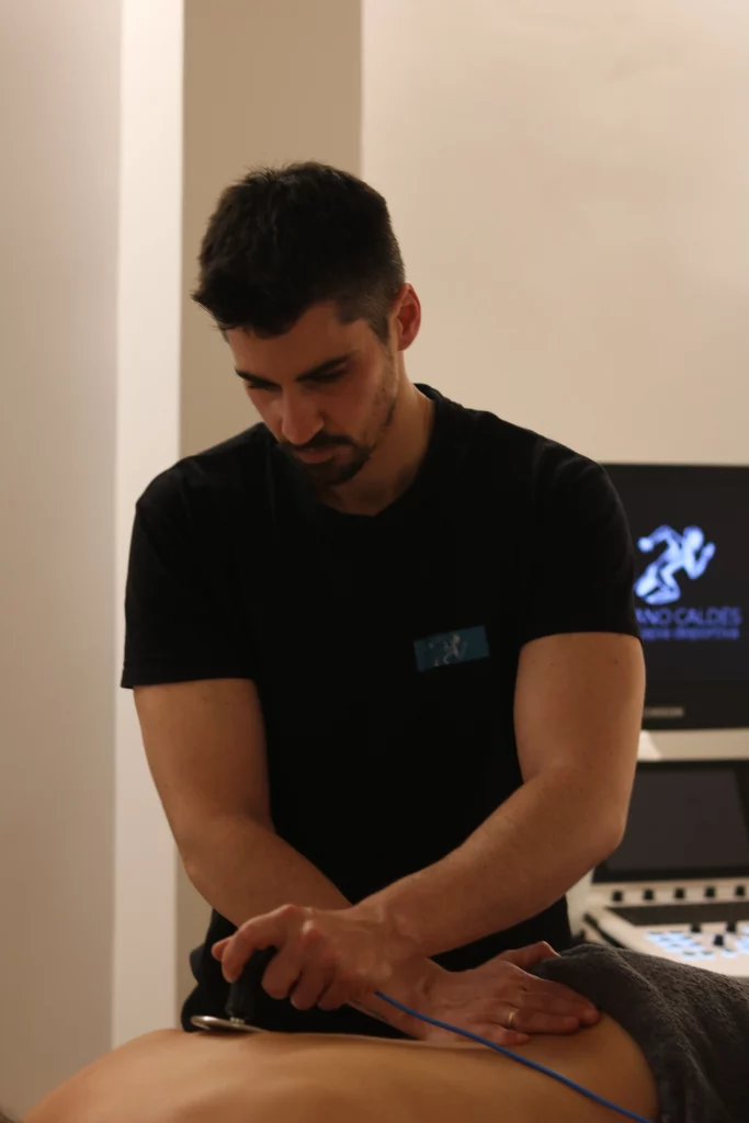 Fisioterapia avanzada en Las Rozas: tratamiento de diatermia profunda guiado por ecografía musculoesquelética para máxima precisión.